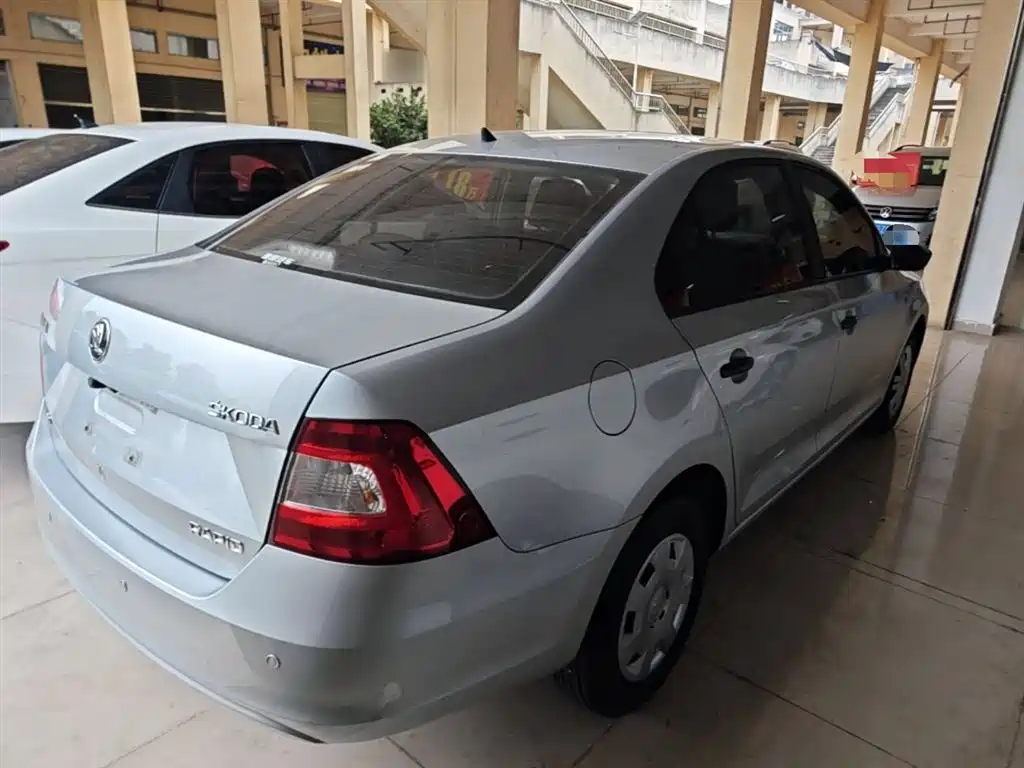 Škoda Rapid 2016 1.6L Automatic Forward Edition фото 7