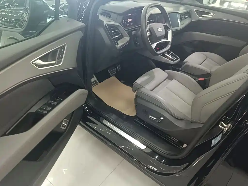 Фото 16 - Audi Q5 e-tron