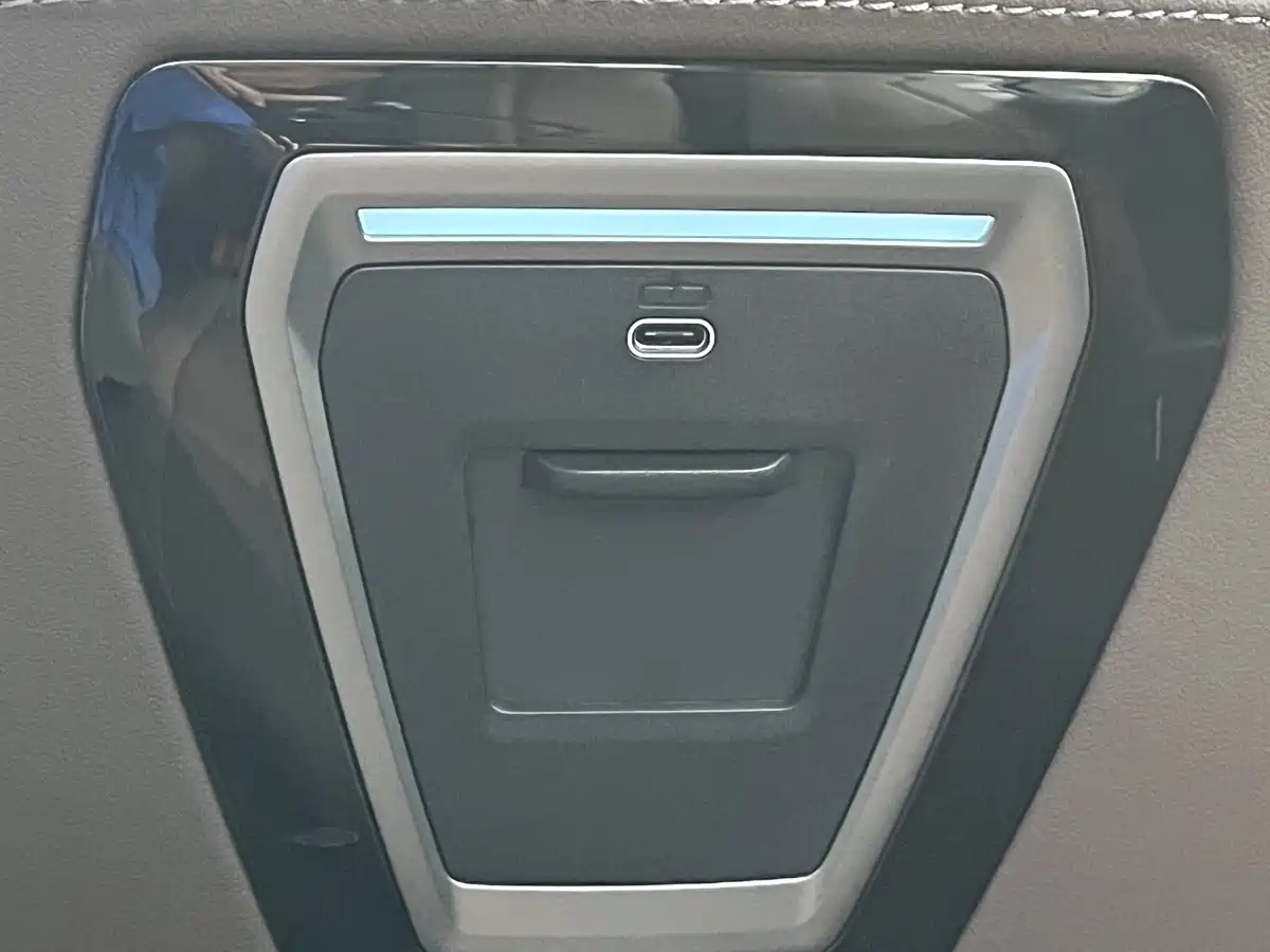 BMW 5 Series 2024 525Li M Sport Package фото 12