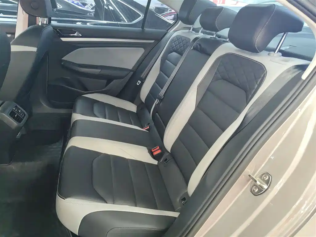 Volkswagen Bora 2023 300TSI DSG Premium Edition фото 13
