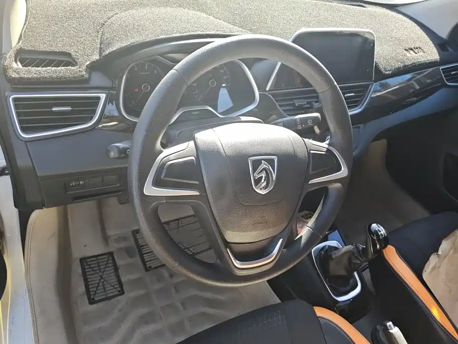 Photo 15 - Baojun 310