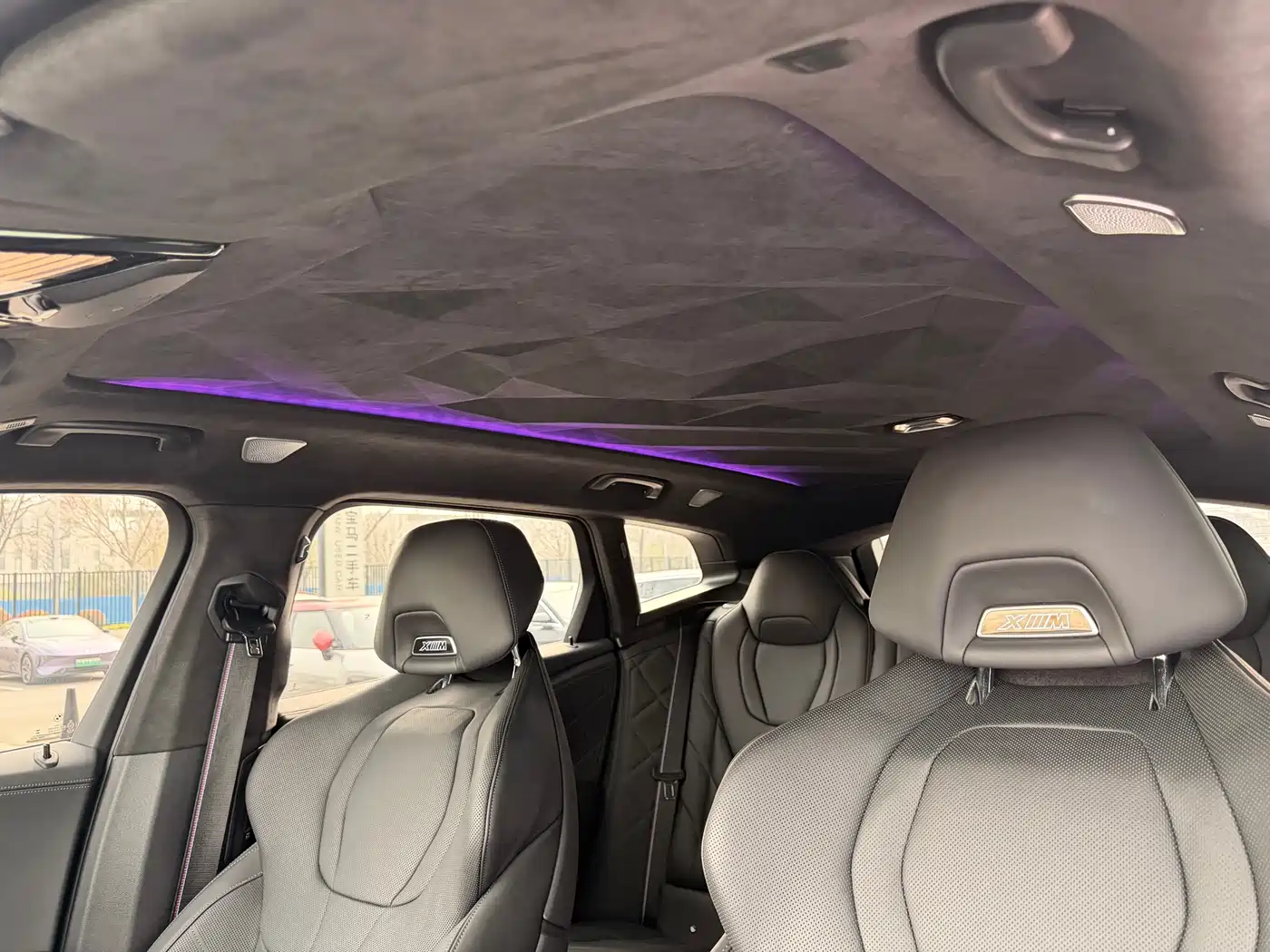 BMW XM 2023 50e фото 21