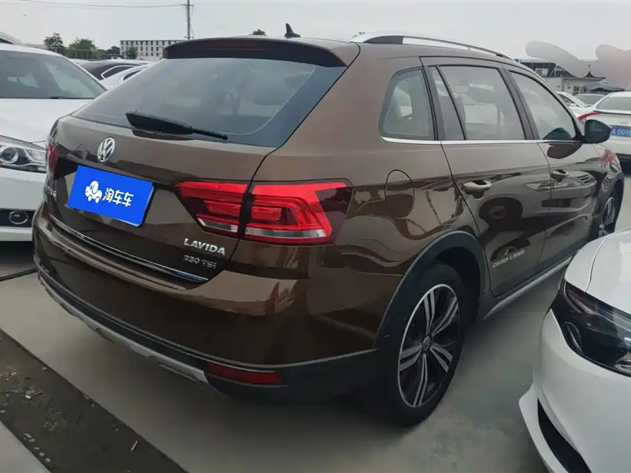 Volkswagen Gran Lavida 2016 230TSI DSG Luxury Edition фото 3