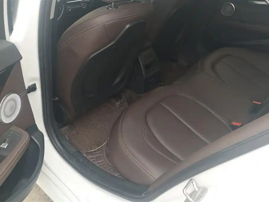BMW 1 Series 2023 120i M Sport фото 11