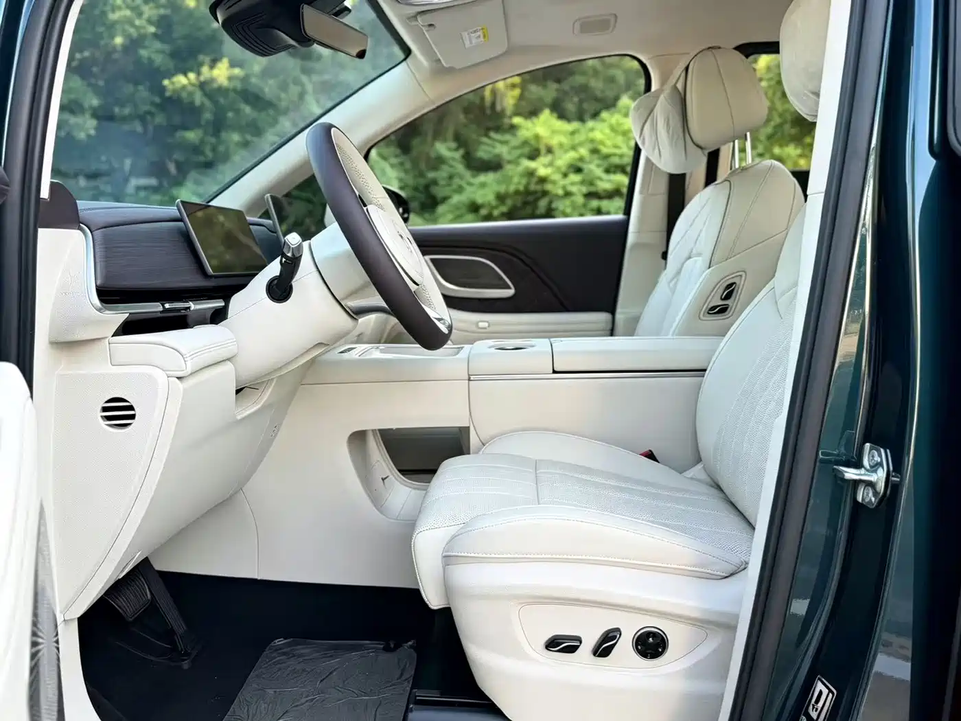 Voyah Dreamer 2026 2025 Model PHEV Basic Version