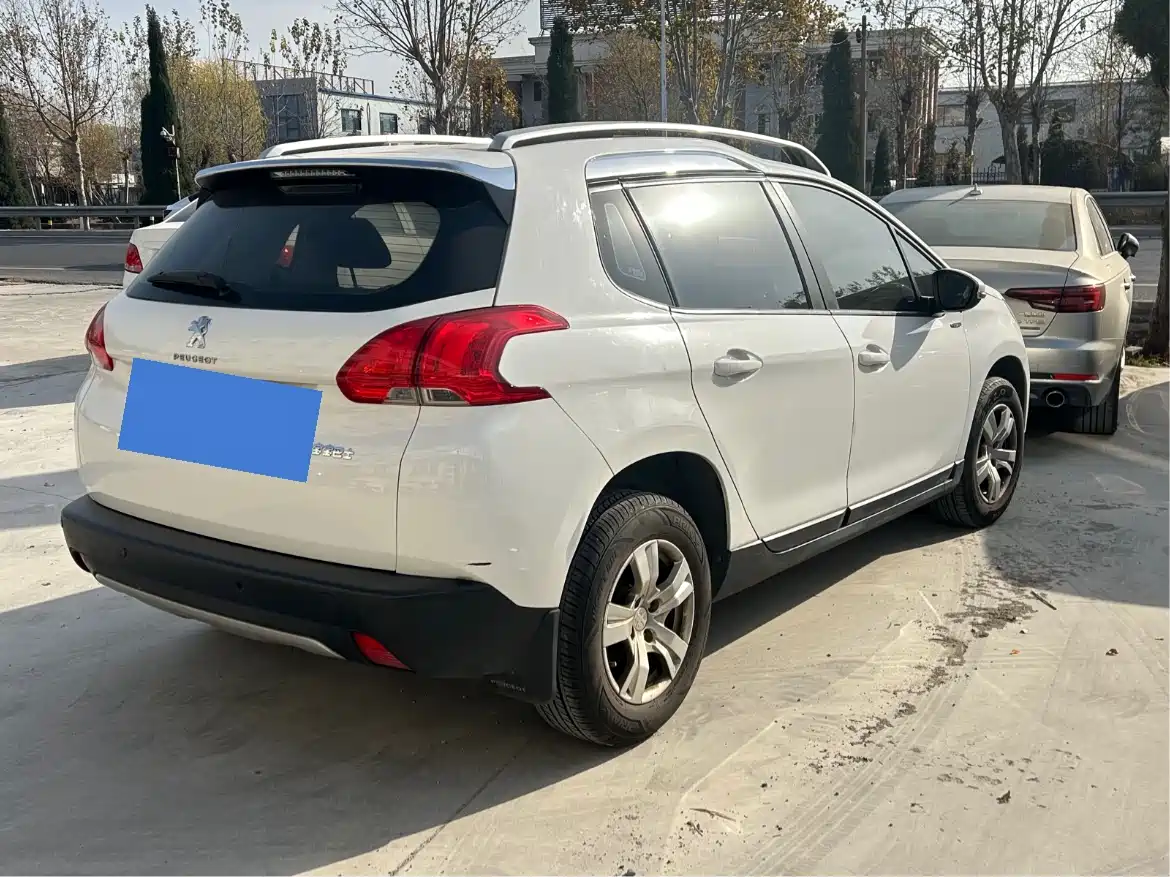Peugeot 2008 2014 1.6L Manual Trend Edition фото 3