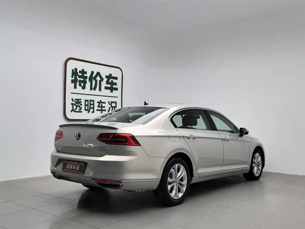 Volkswagen Magotan 2019 330TSI DSG Luxury Class China VI фото 2