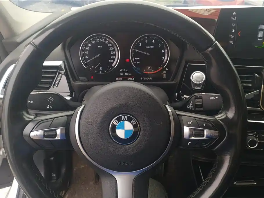 BMW 1 Series 2023 120i M Sport фото 15