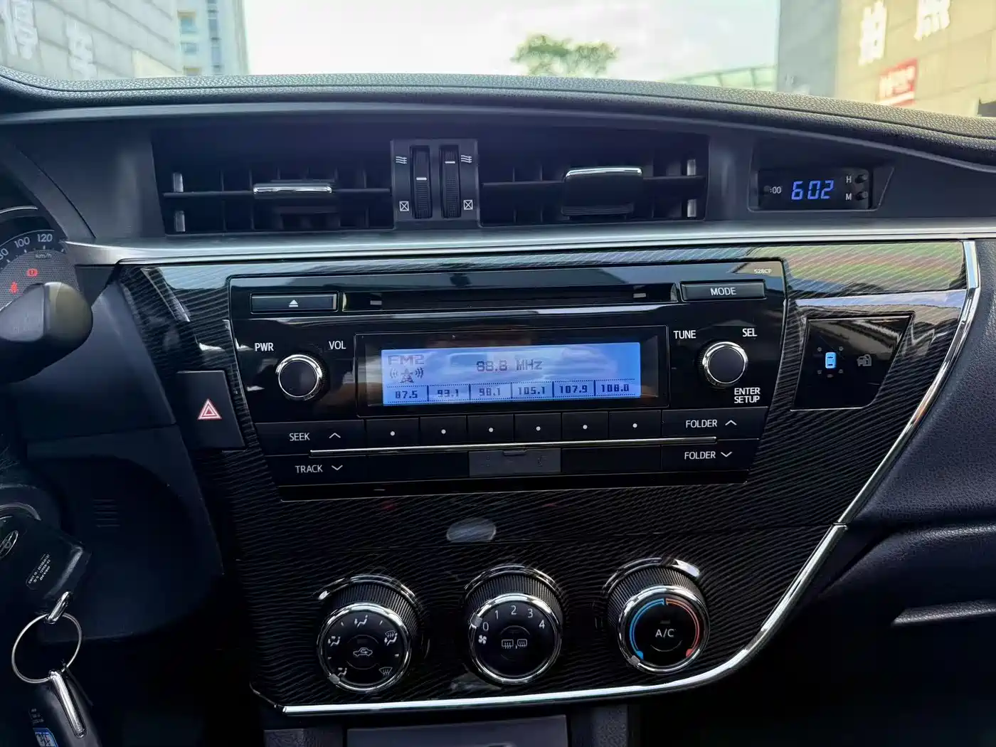 Toyota Corolla 2014 1.6L CVT GL-i фото 12