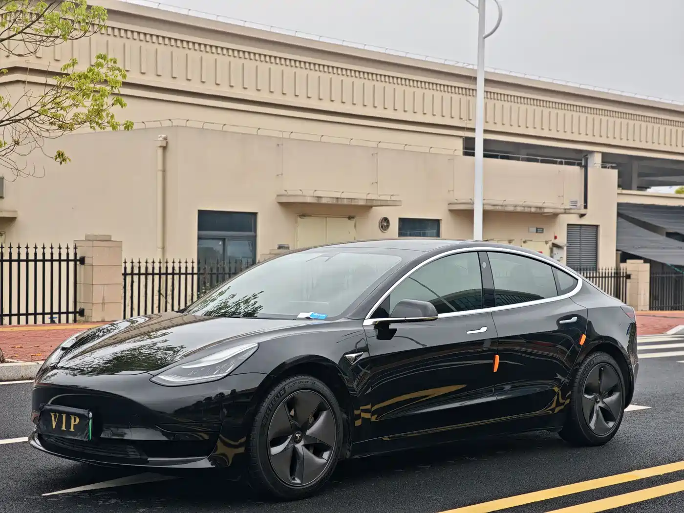 TESLA MODEL 3