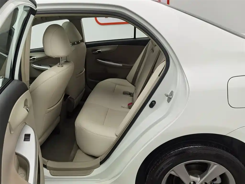 Toyota Corolla 2012 Styling Edition 1.8L CVT GL-i фото 15