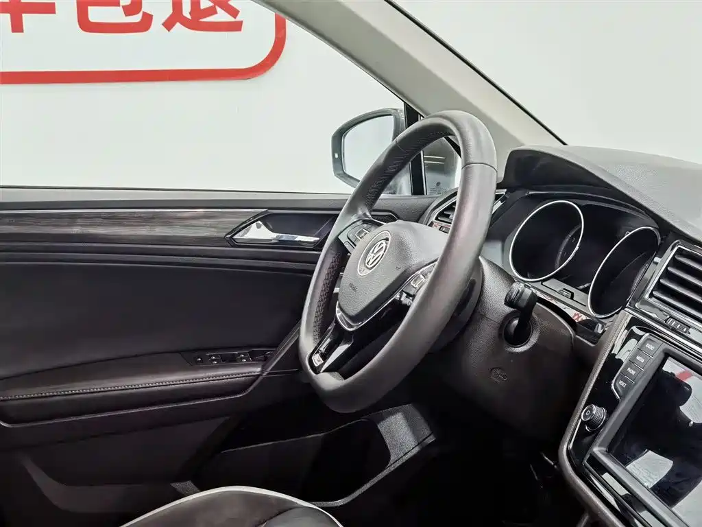 Volkswagen Tiguan L 2017 330TSI Automatic 2WD Luxury Edition фото 22
