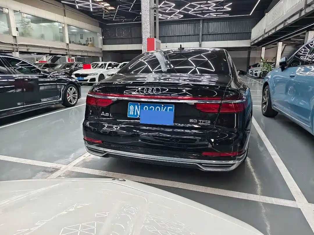 AUDI A8