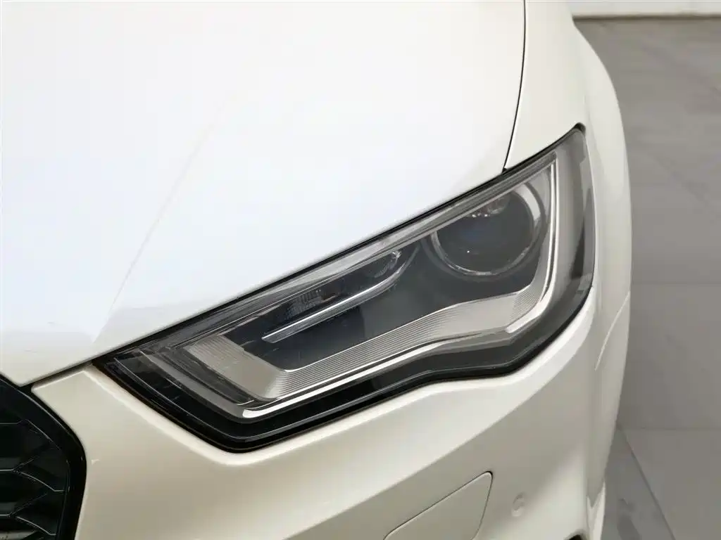 Audi A3 (Import) 2015 Limousine 45 TFSI S line Luxury фото 7