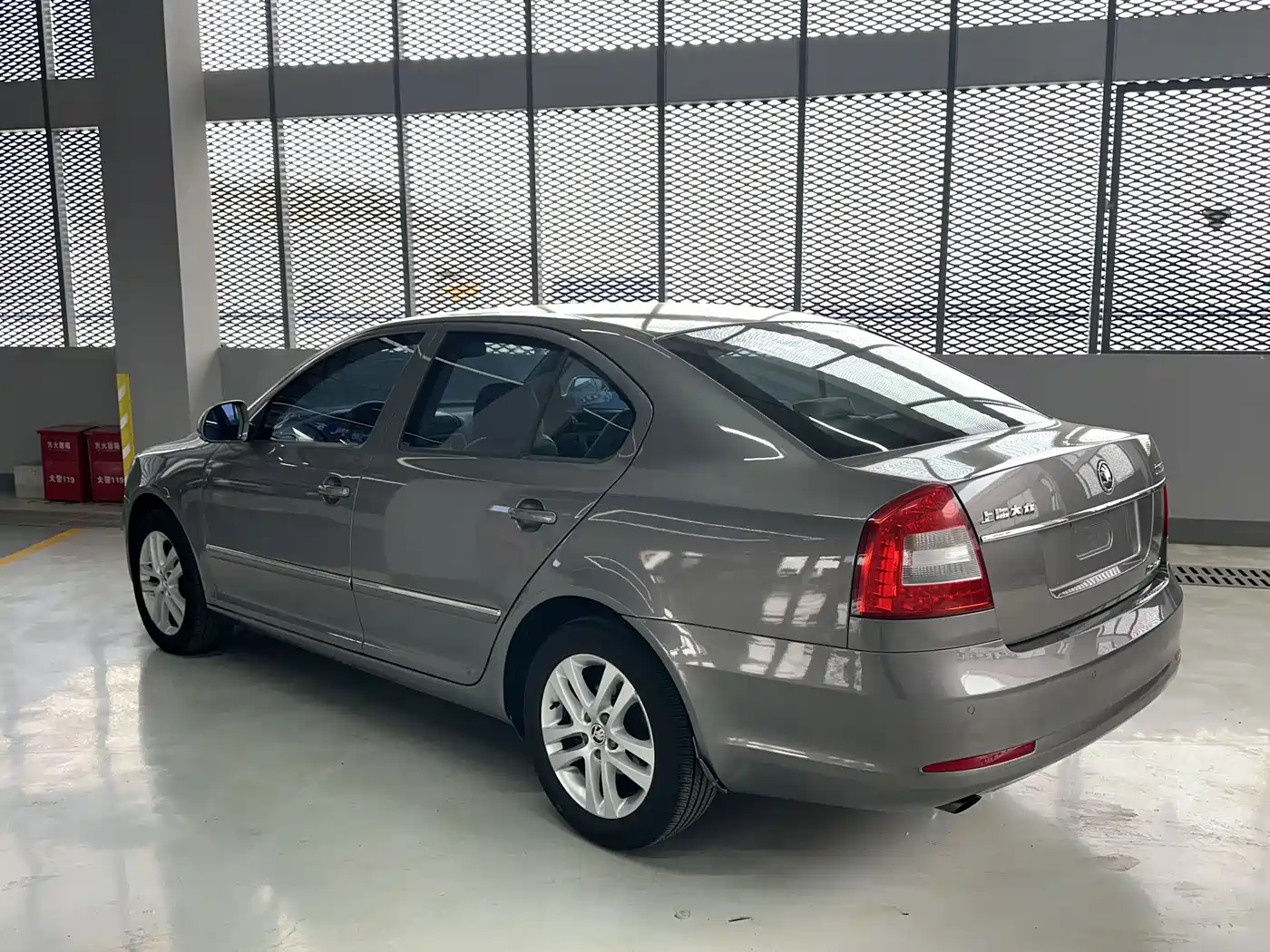 Škoda Octavia 2014 1.6L Auto Yijun Edition фото 8
