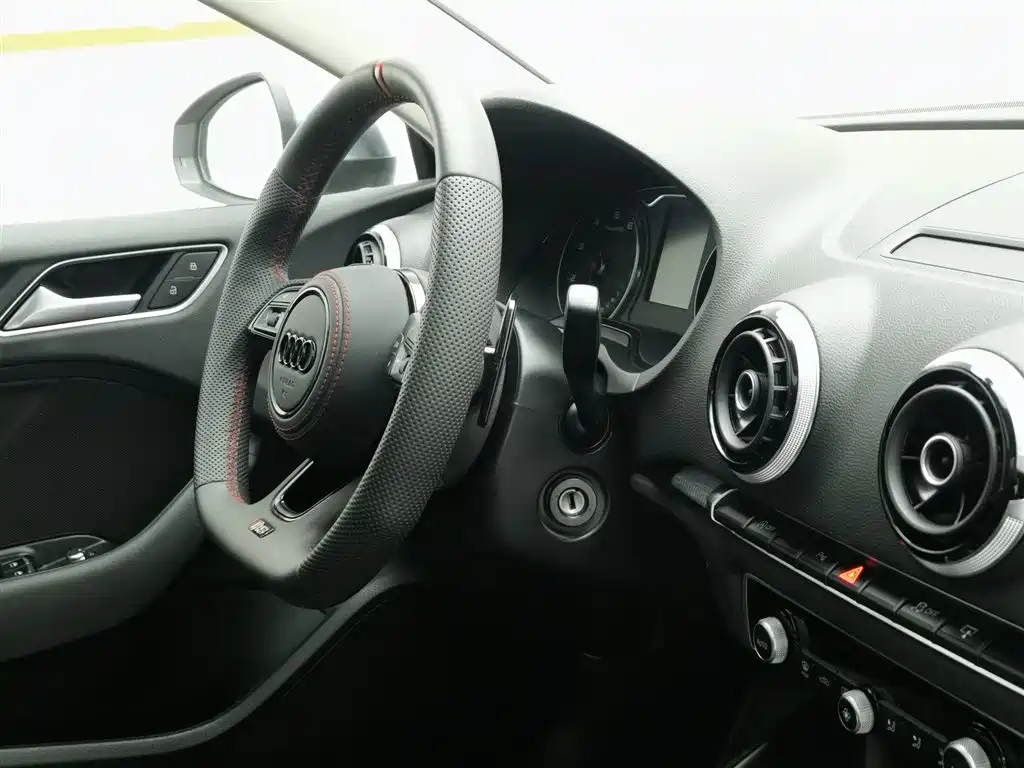 Audi A3 (Import) 2015 Limousine 45 TFSI S line Luxury фото 22