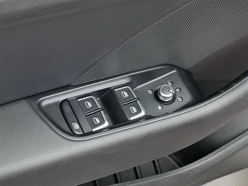Audi A3 (Import) 2015 Limousine 45 TFSI S line Luxury фото 9
