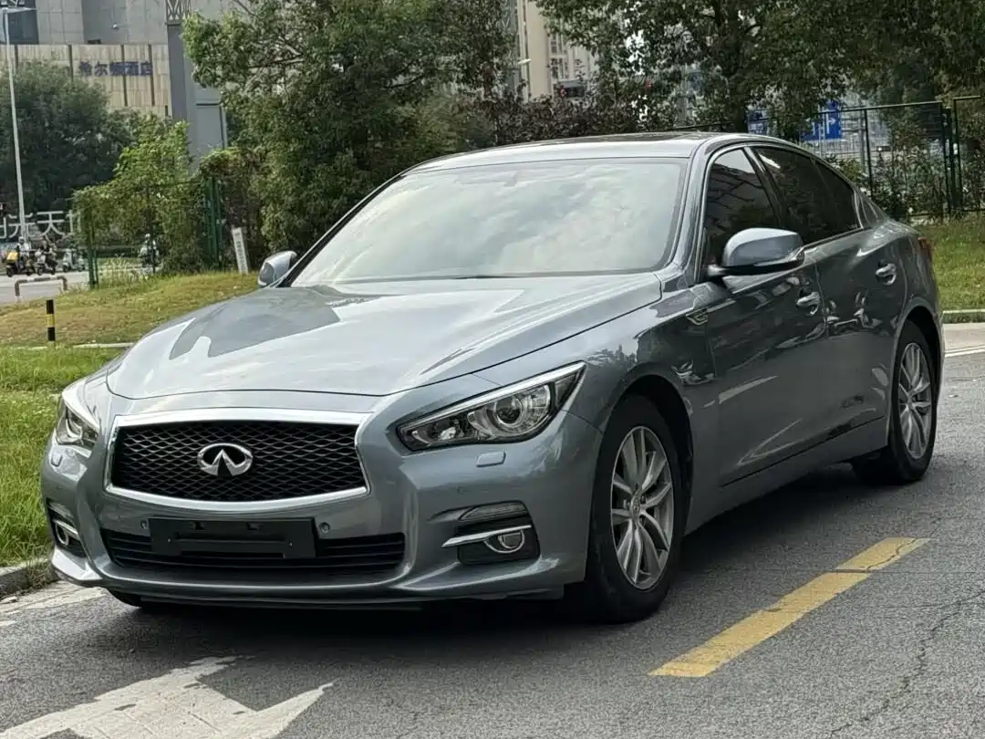 Фото 1 - Infiniti Q50