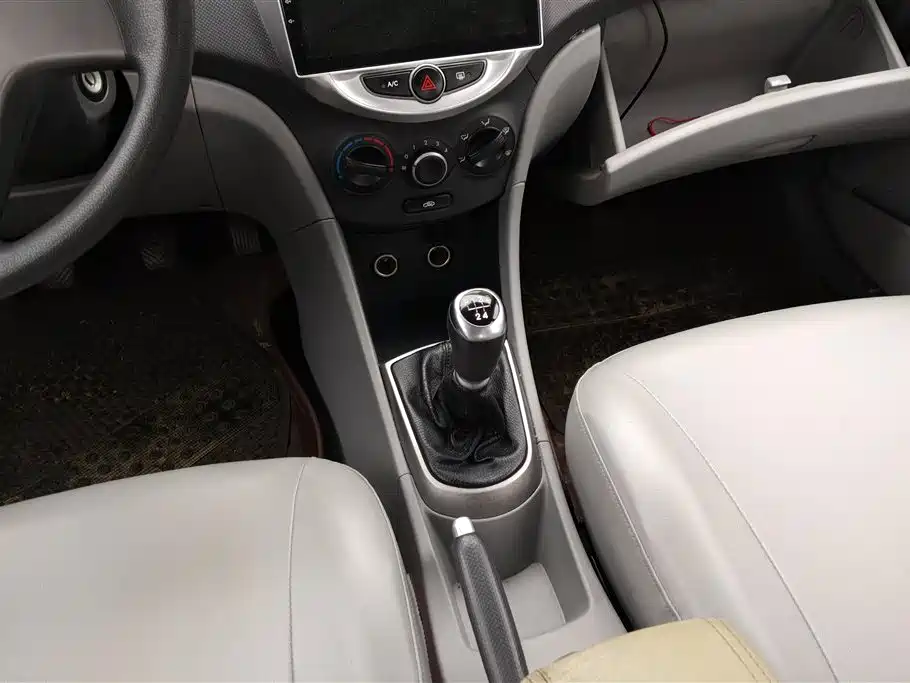 Hyundai Verna 2016 1.4L Manual Fashion GS фото 16