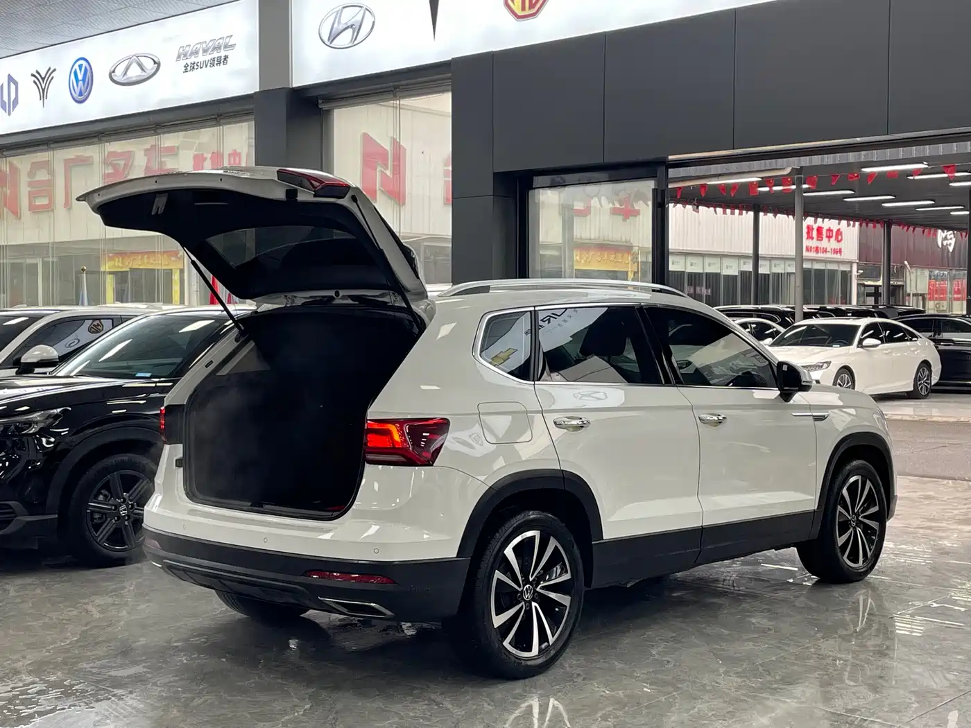 Volkswagen Tharu 2022 280TSI FWD Luxury Edition фото 17