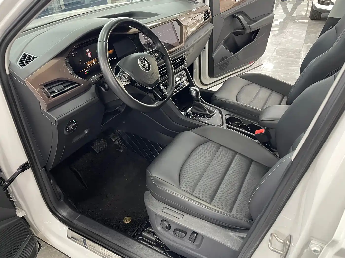 Volkswagen Tharu 2022 280TSI FWD Luxury Edition фото 5