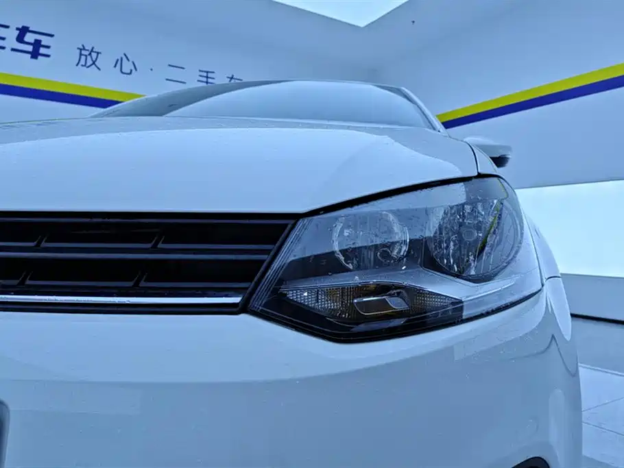 Volkswagen Polo 2014 1.4L Manual Trend Edition фото 5