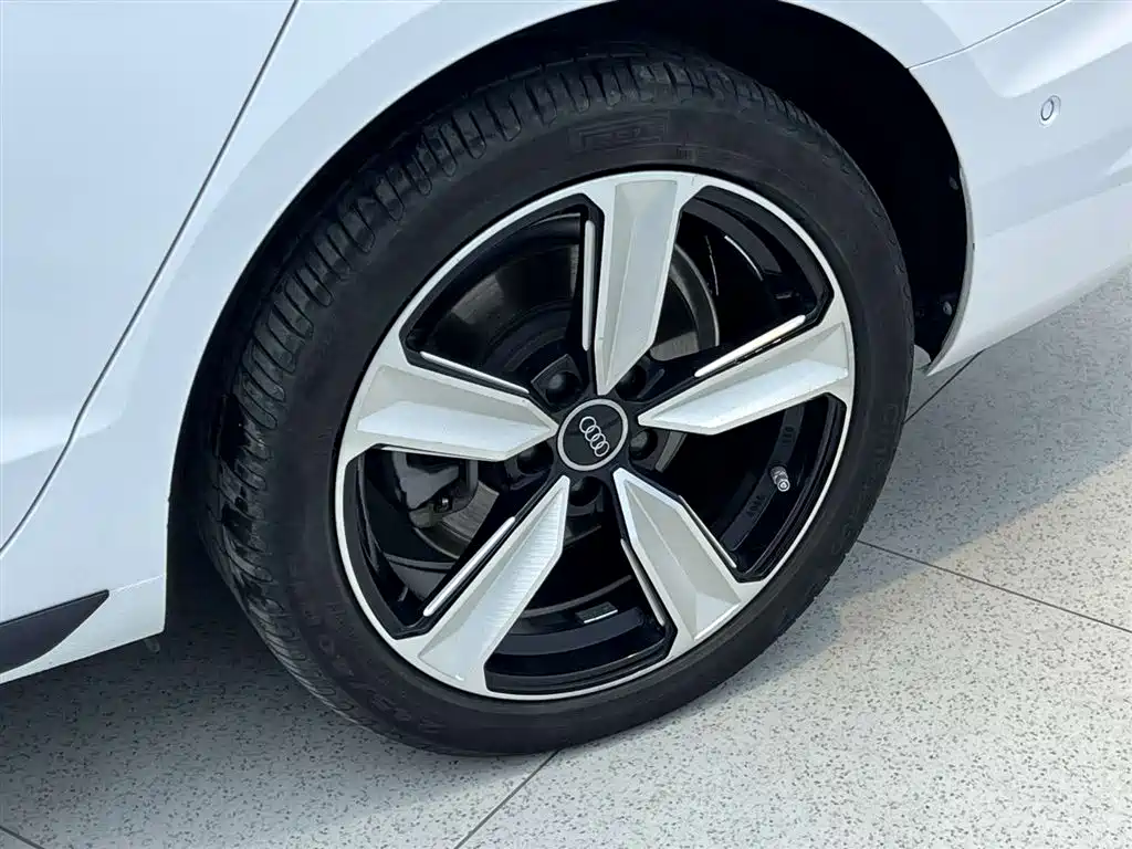 Audi A4L 2022 40 TFSI Luxury Dynamic фото 9