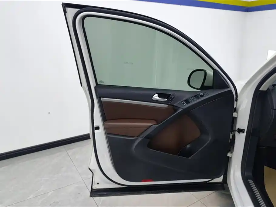 Volkswagen Tiguan 2015 1.8TSI Automatic 2WD Highline фото 7