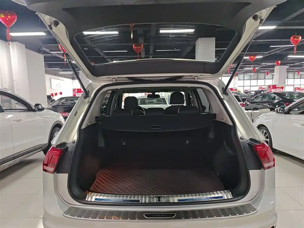 Volkswagen Tiguan L 2017 330TSI Automatic 2WD Luxury Edition фото 19