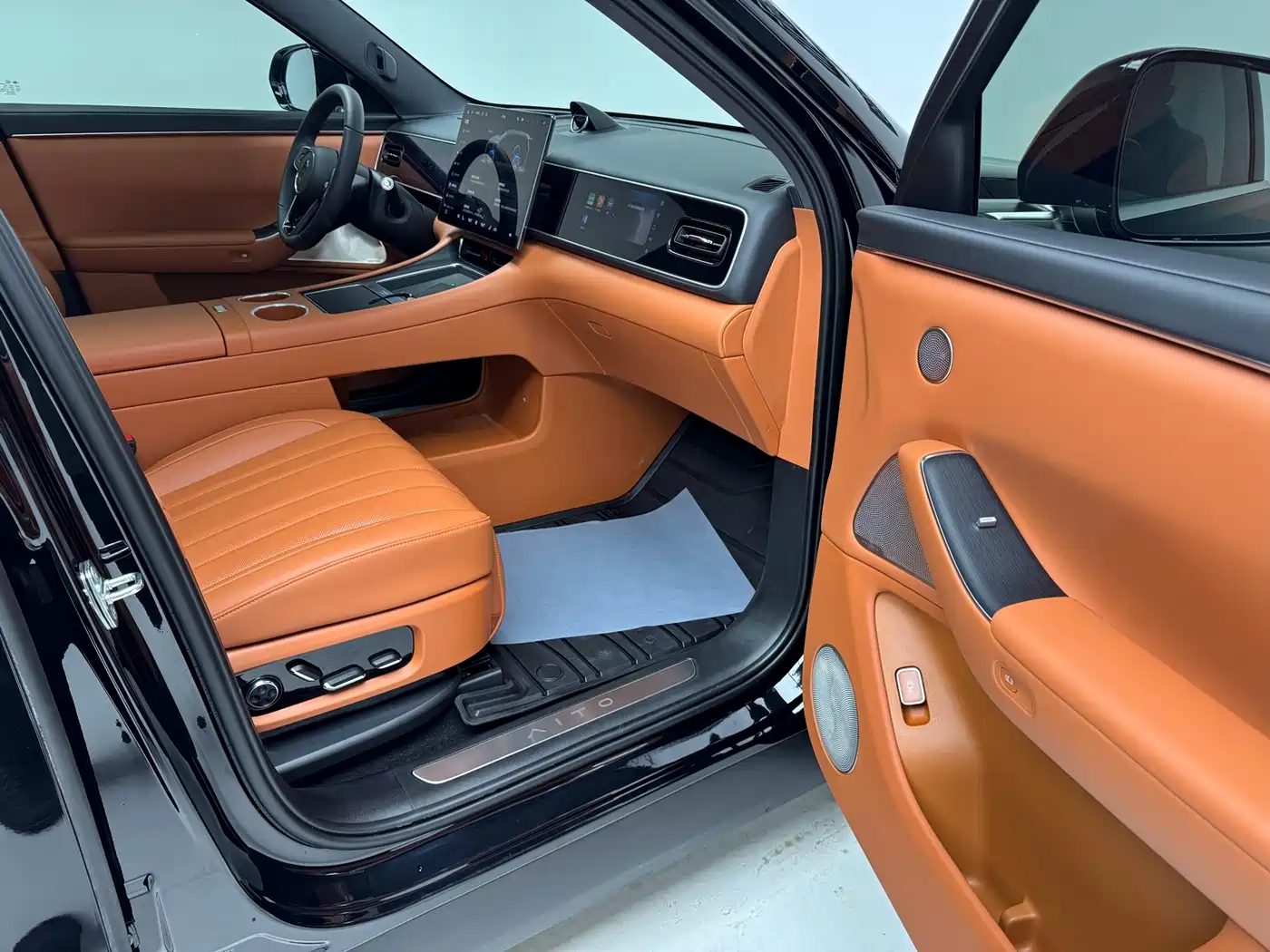 AITO Wenjie AITO M7 2026 Extended Range Max AWD 5-seater фото 16
