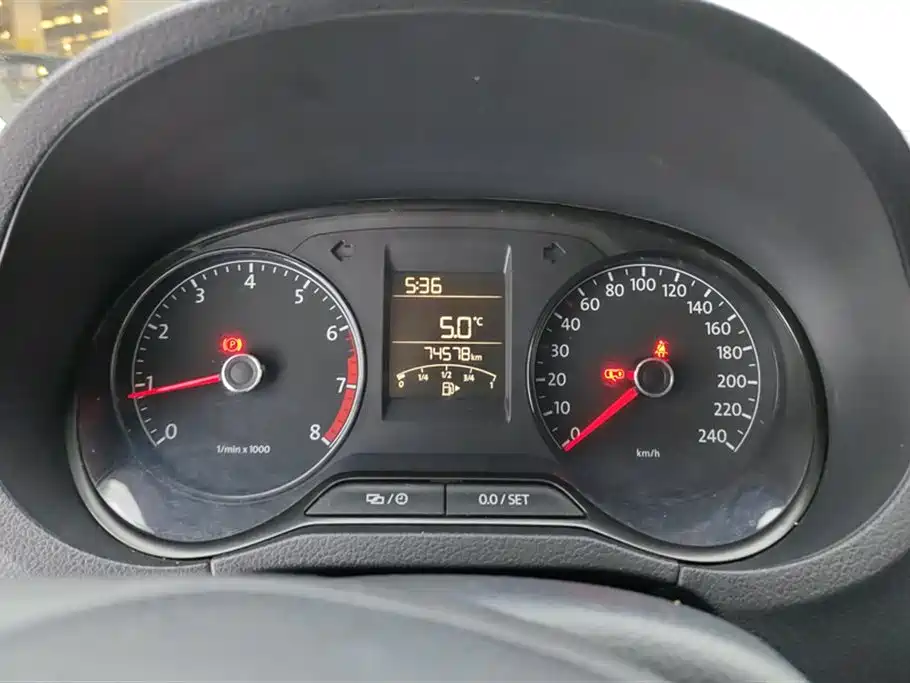 Volkswagen Polo 2014 1.4L Manual Trend Edition фото 14