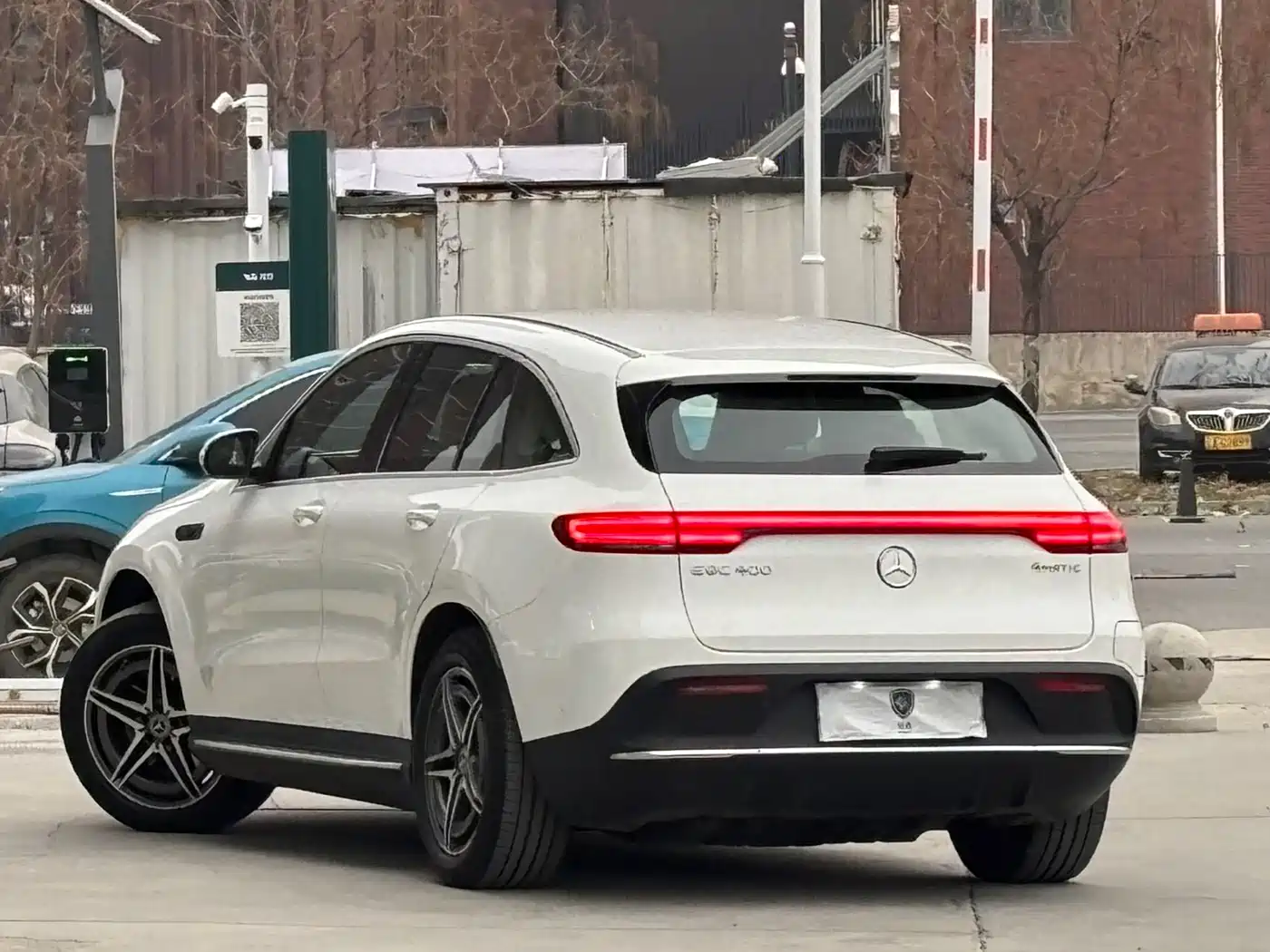 MERCEDES-BENZ EQC