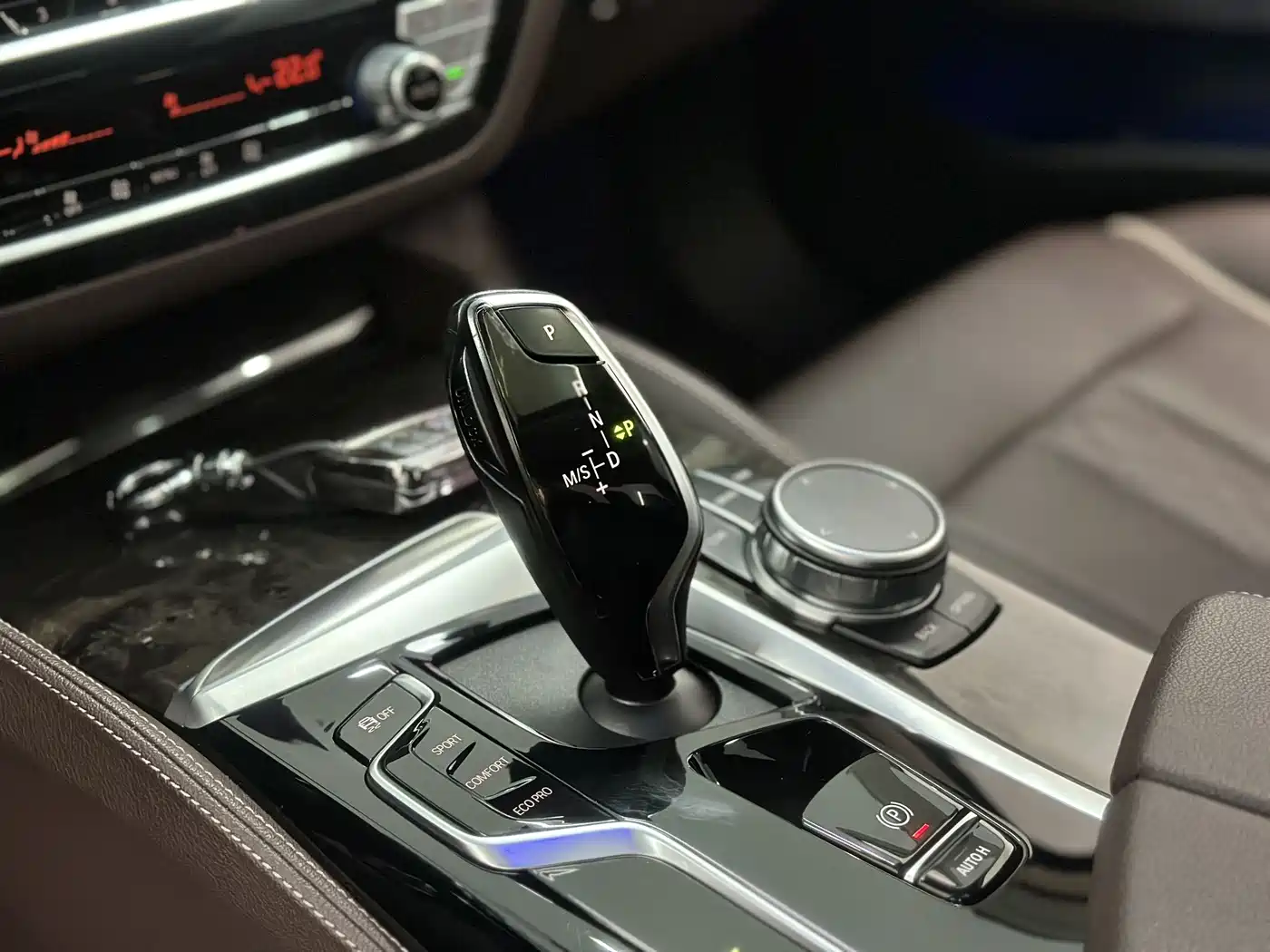 BMW 5 Series 2021 525Li Luxury Package фото 4