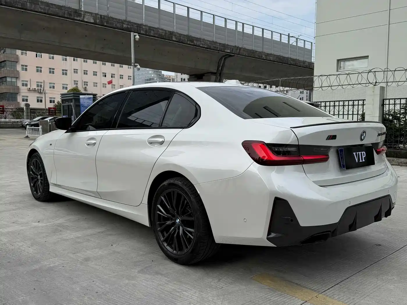 BMW 3 Series 2024 325Li M Sport Shadowline Package фото 7