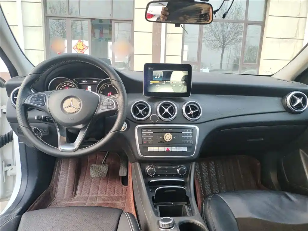 Mercedes-Benz GLA 2017 GLA 200 Dynamic фото 10
