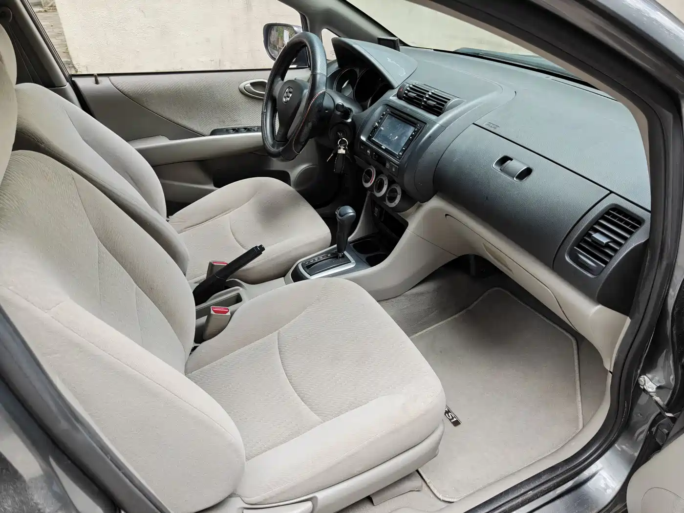 Everus S1 2012 2012 1.3L Automatic Comfort