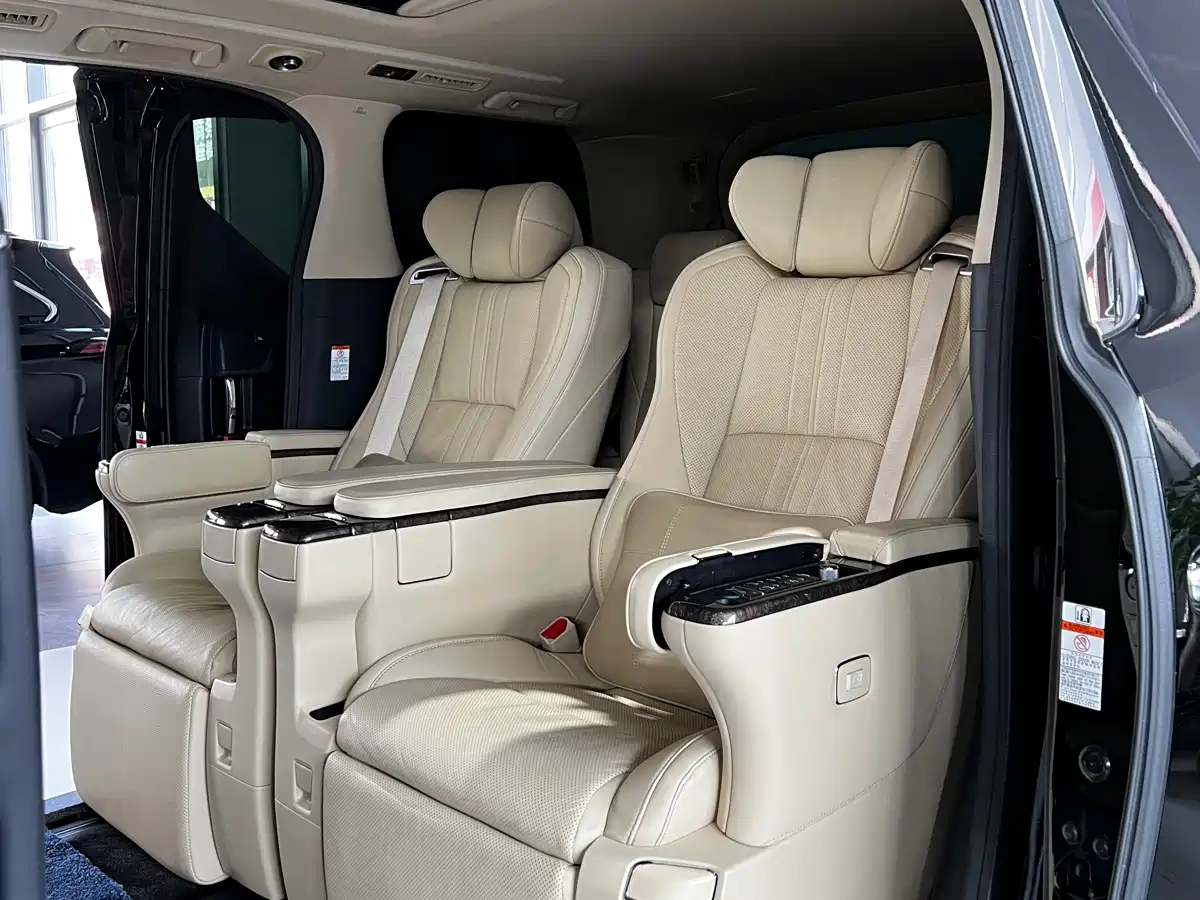 Toyota Vellfire 2021 Crown Hybrid 2.5L HV Premium Edition фото 5