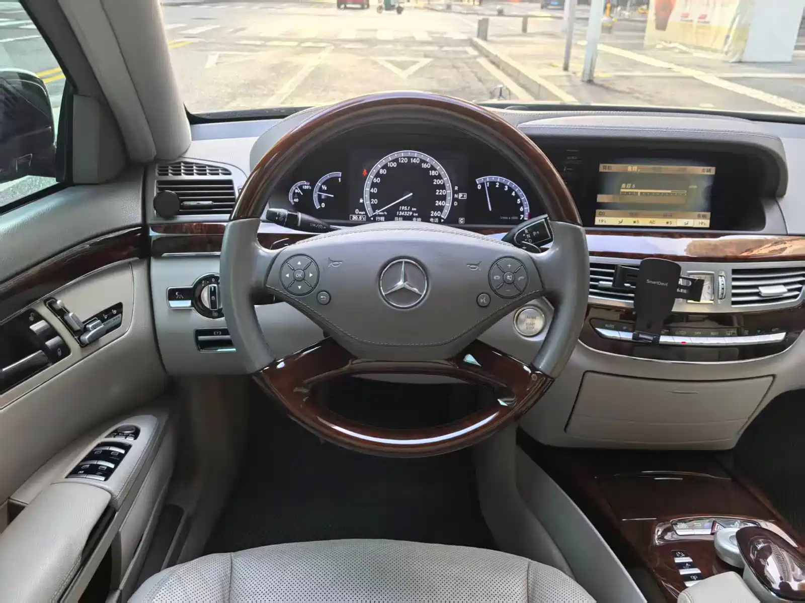 Photo 21 - Mercedes-Benz S-Class