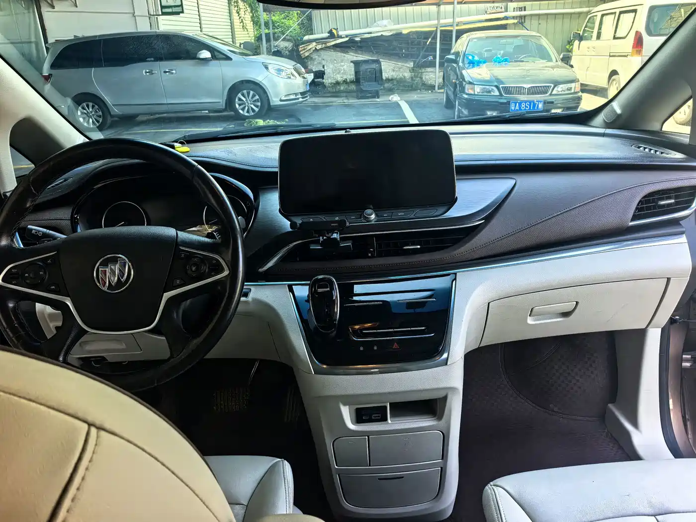 Photo 9 - Buick GL8
