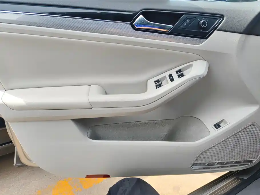 Volkswagen Sagitar 2015 230TSI Automatic Comfort фото 7