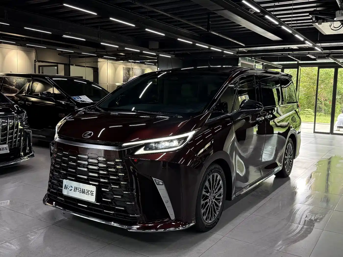 Lexus LM 2023 — пригон из Китая