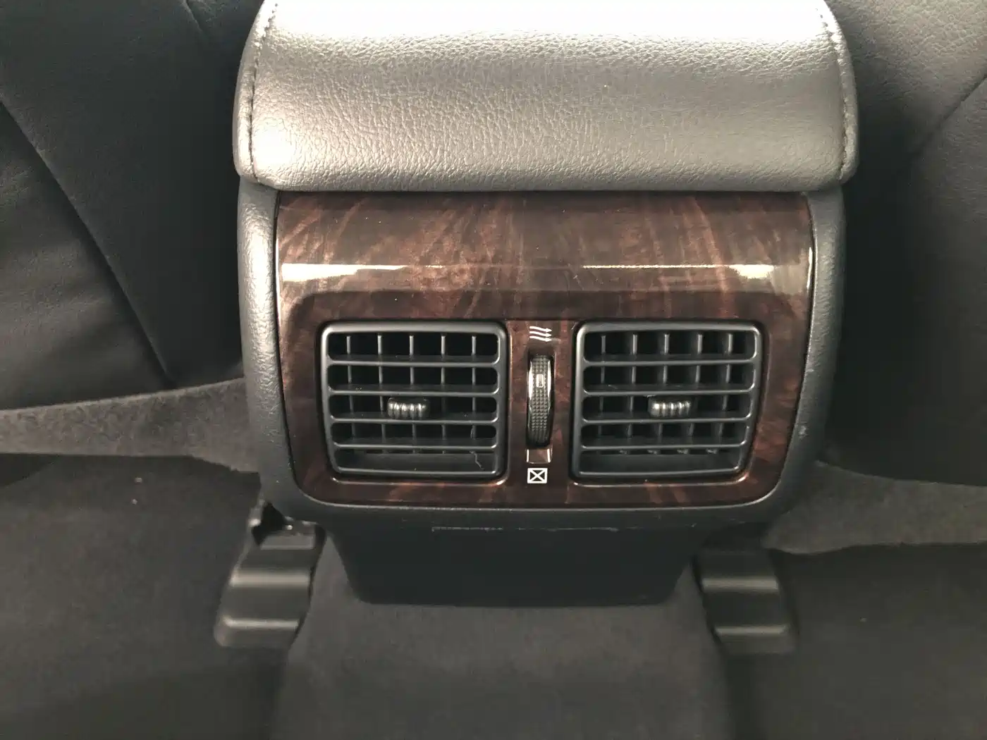 Toyota Camry 2015 2.5G Luxury Navigation Edition фото 15