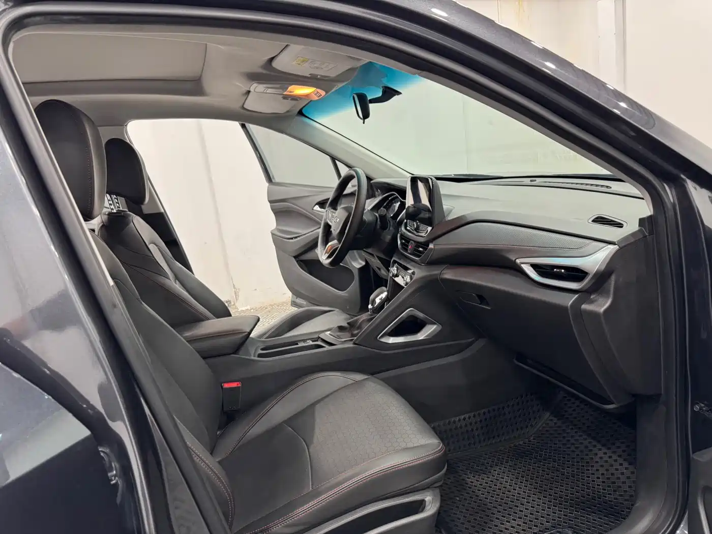 Chevrolet Volando 2023 2020 Mild Hybrid Redline 530T Automatic Premium Edition (5+2 seater)