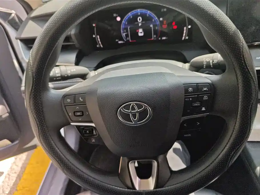 Toyota Camry 2024 2.0E Elite Edition фото 15