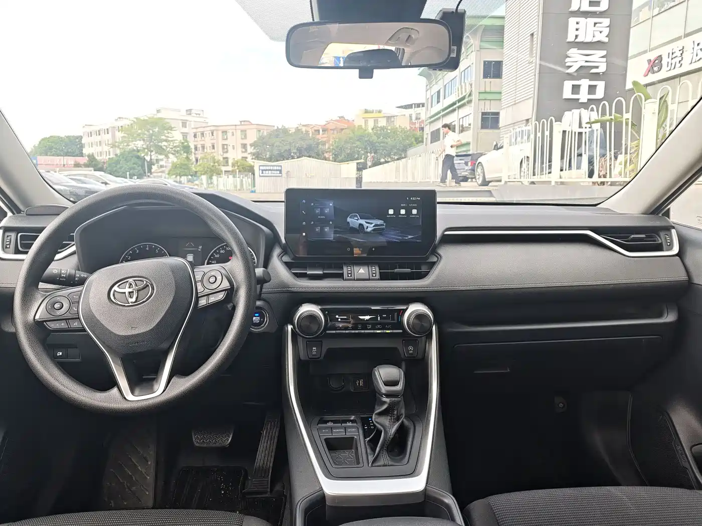 Photo 11 - Toyota RAV4 Rongfang