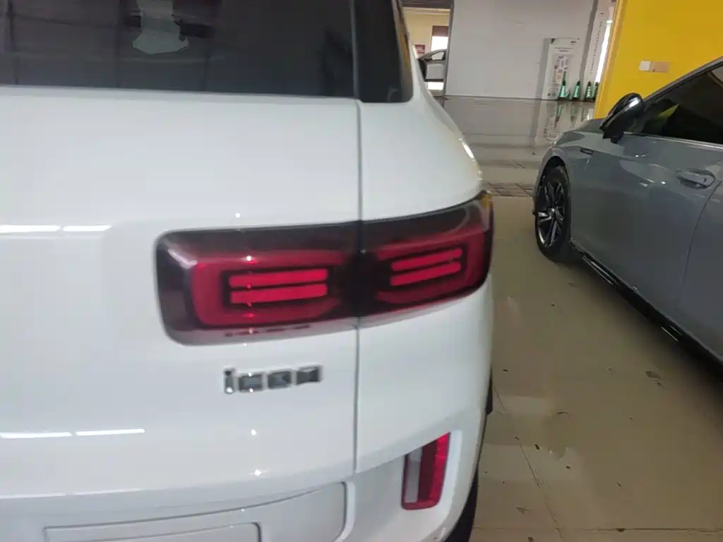 Фото 24 - Geely ICON