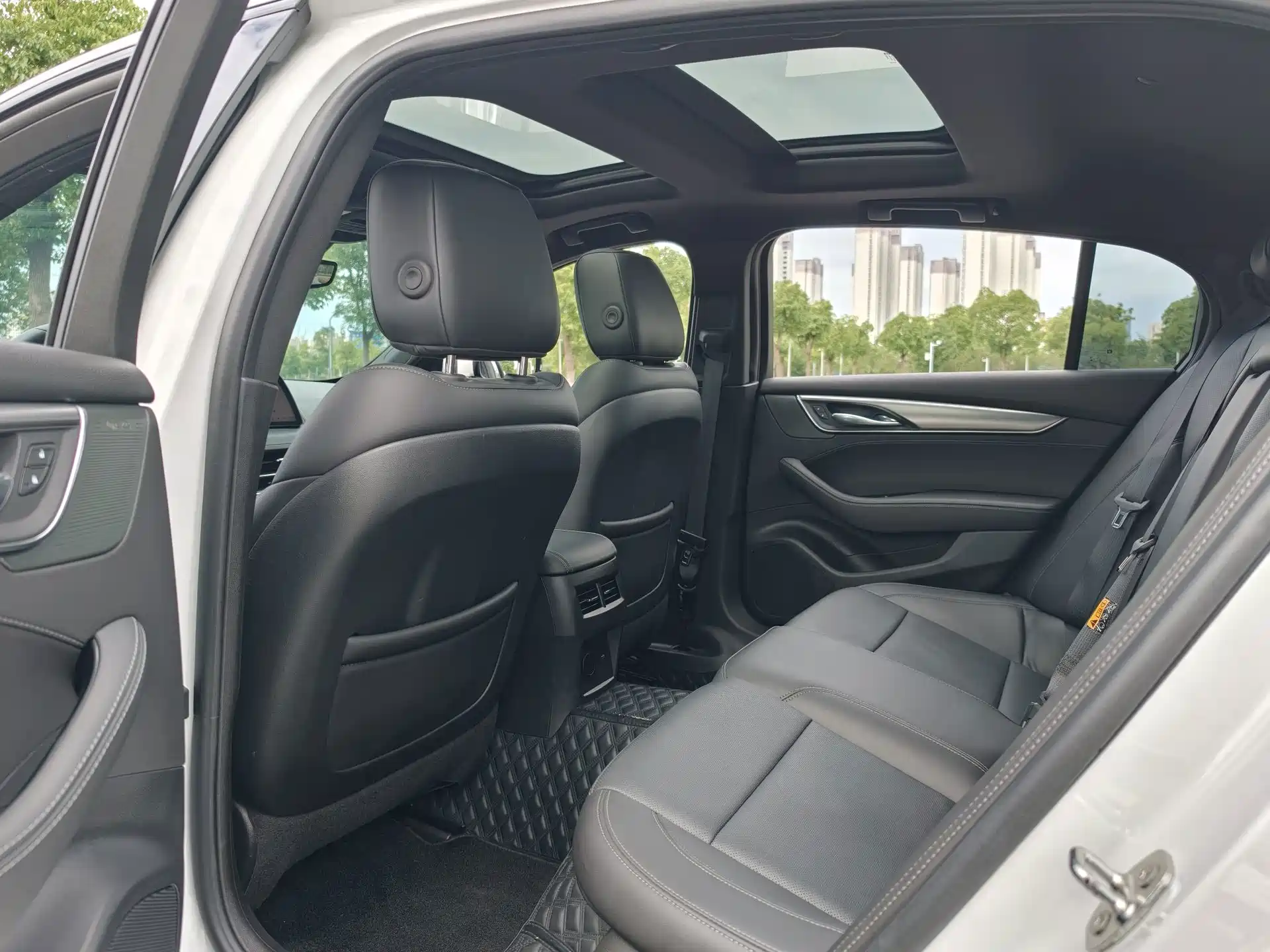 Фото 10 - Cadillac CT5