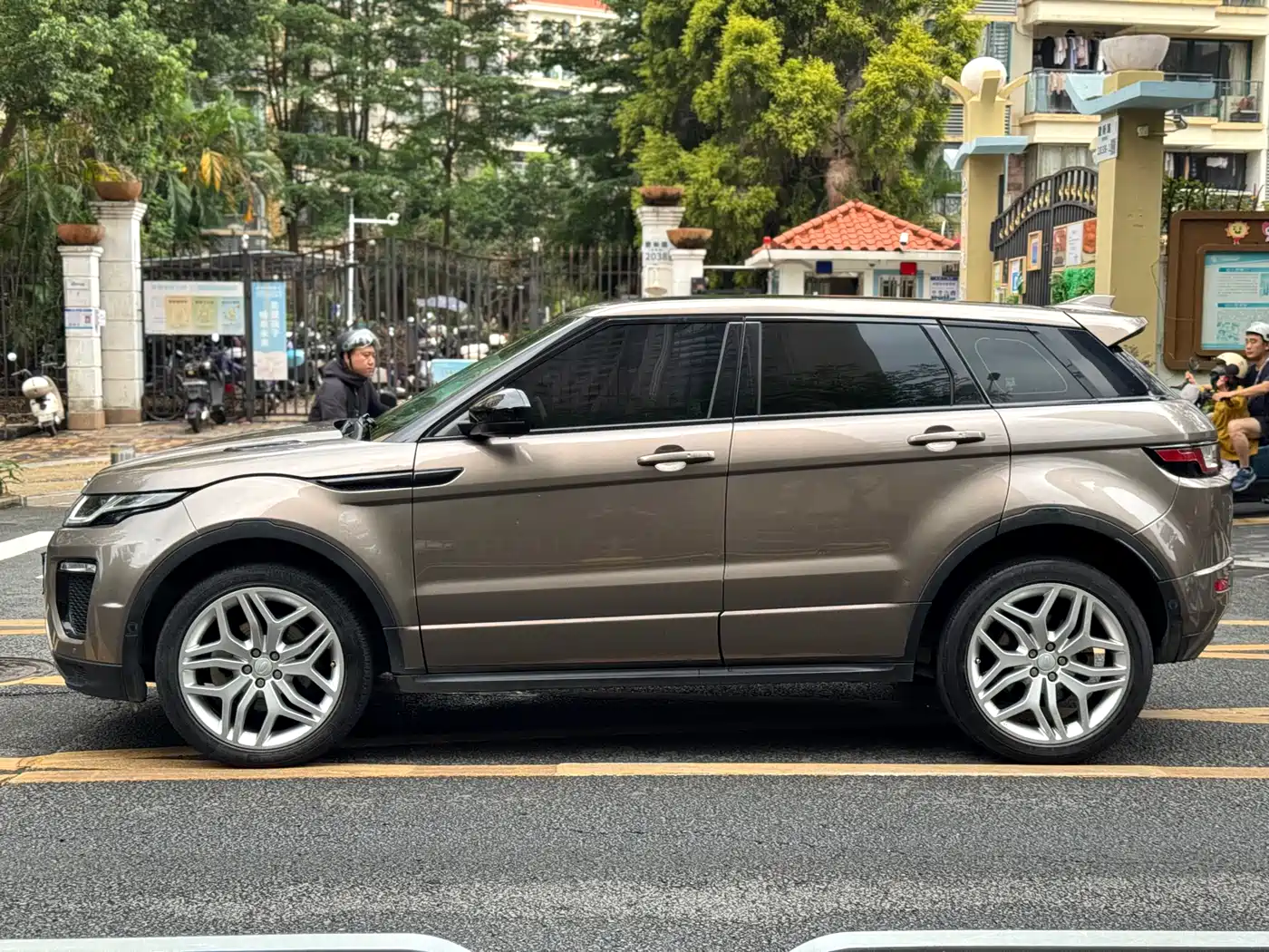 Land Rover Range Rover Evoque 2018 240PS HSE DYNAMIC Drive Edition фото 16