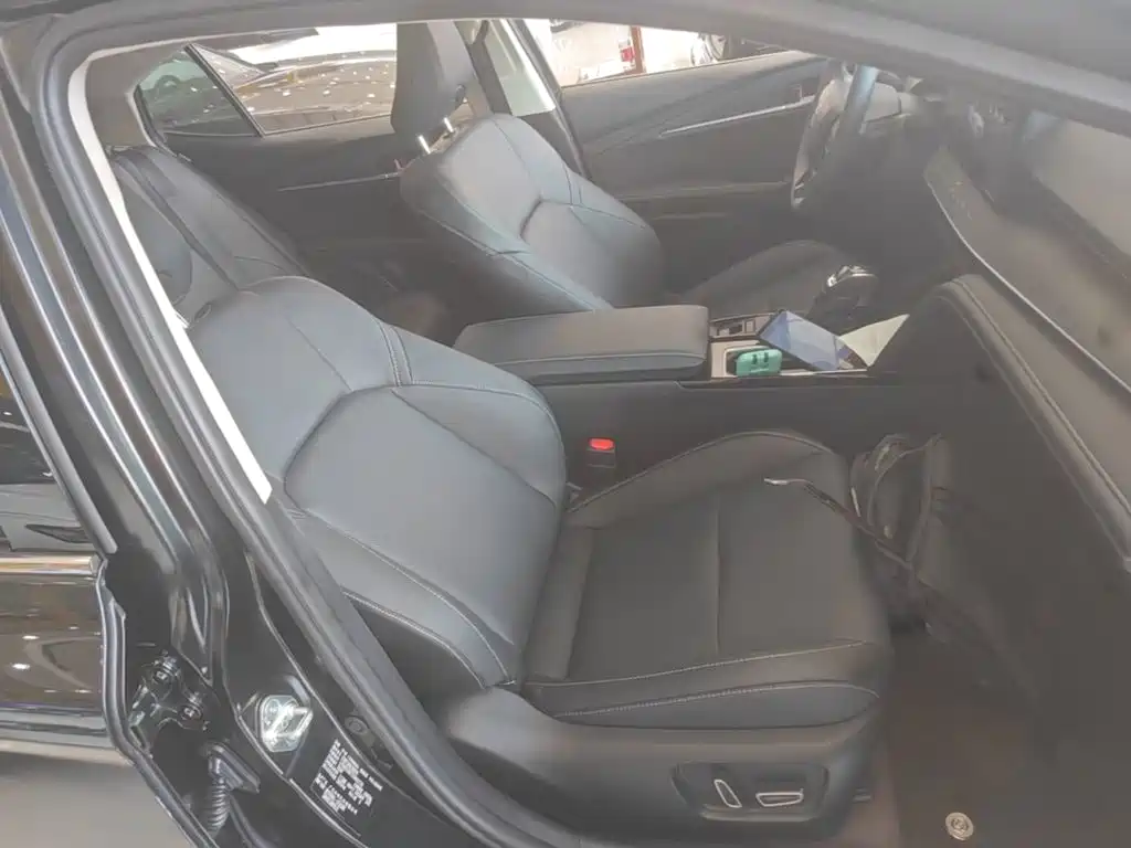 Фото 25 - Toyota Camry