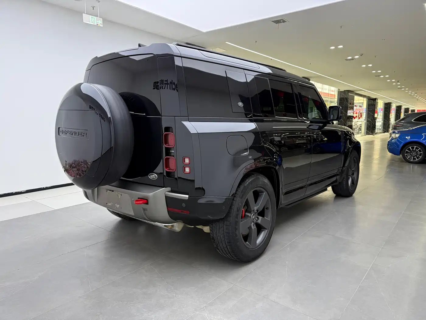 Land Rover Defender 2023 Model 110 3.0T P400 X-DYNAMIC HSE фото 3